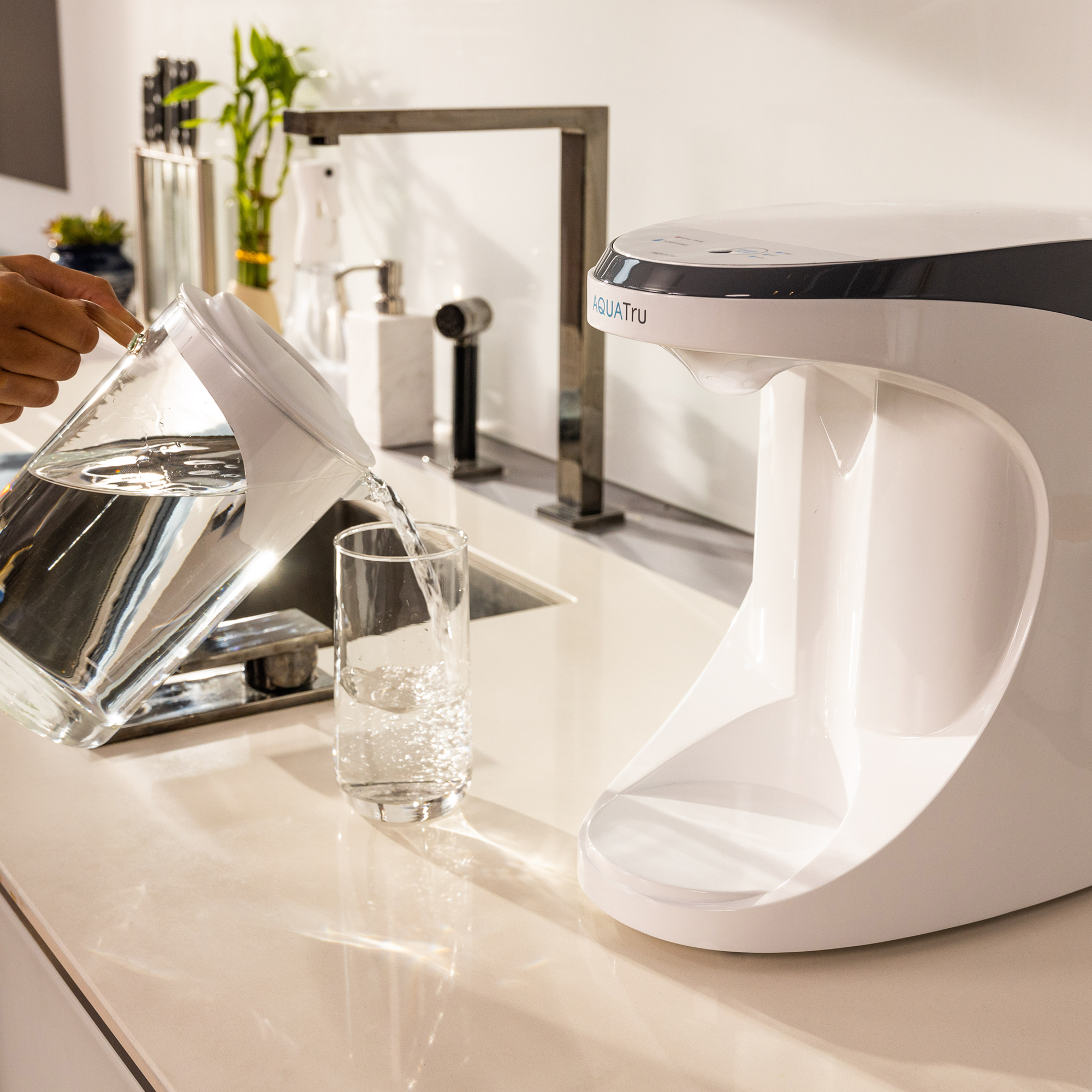 AquaTru Carafe + Free Pre-Carbon Filter!